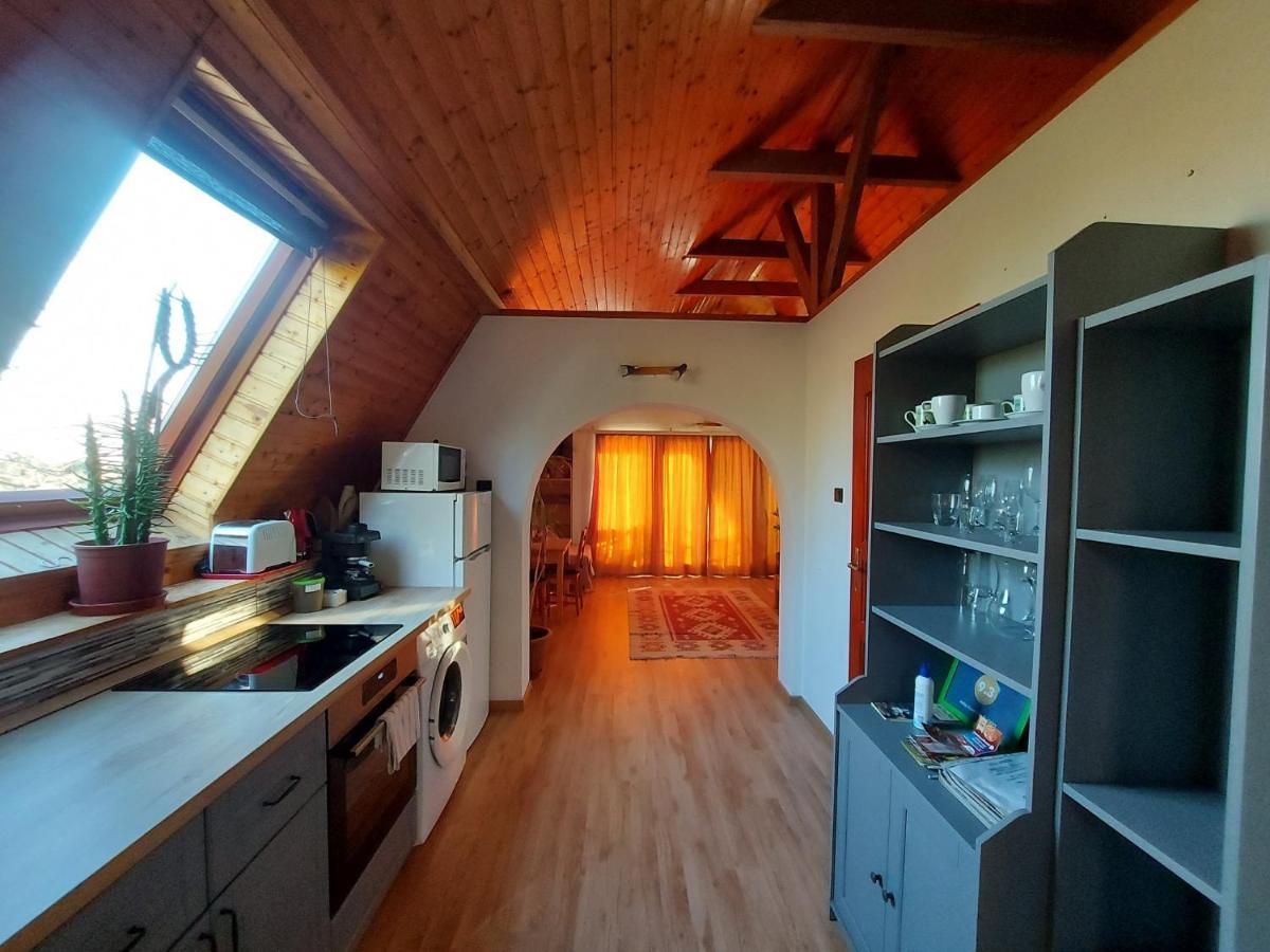 Attila-Apartman Budaoers Buitenkant foto