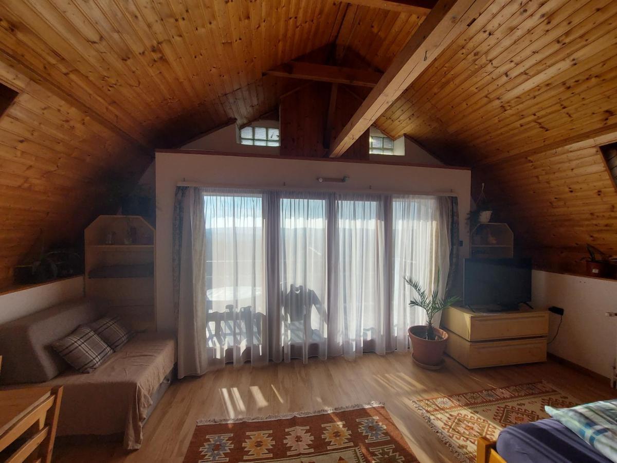 Attila-Apartman Budaoers Buitenkant foto