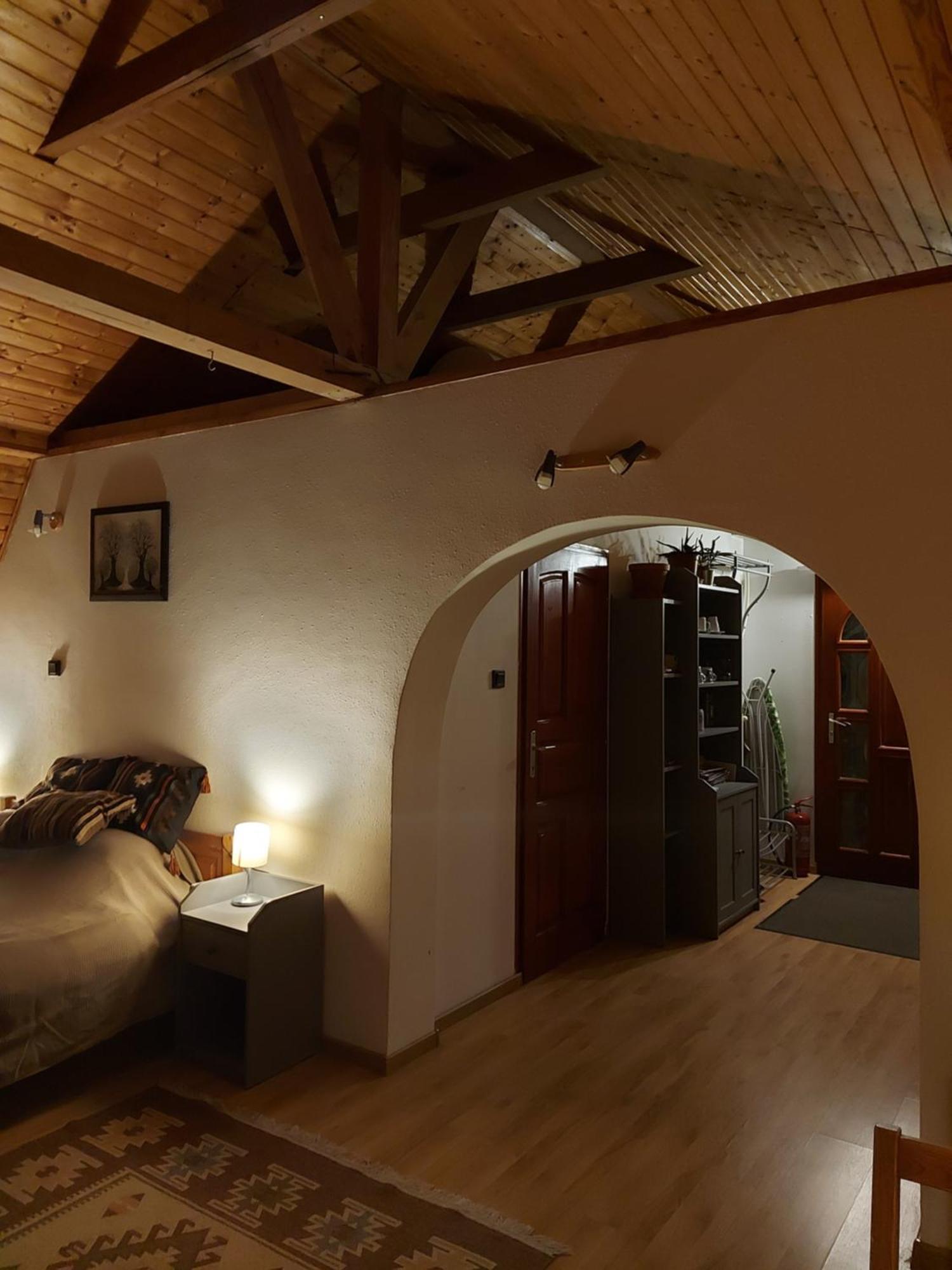 Attila-Apartman Budaoers Buitenkant foto