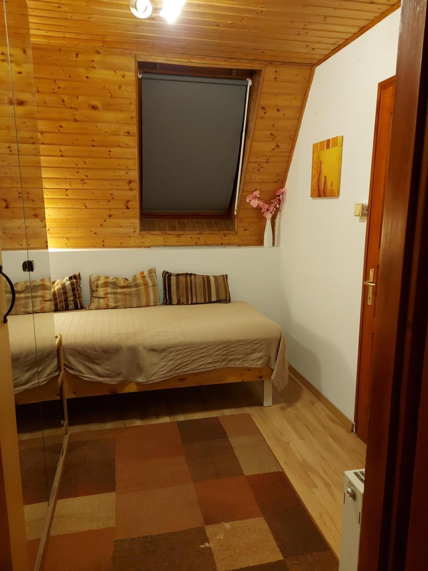 Attila-Apartman Budaoers Buitenkant foto