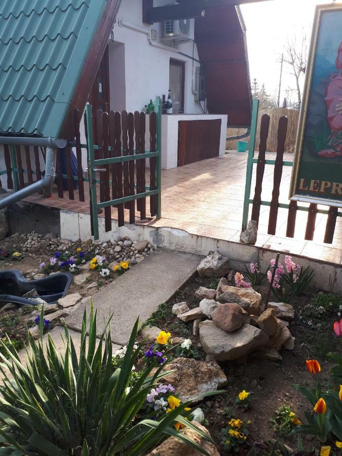 Attila-Apartman Budaoers Buitenkant foto